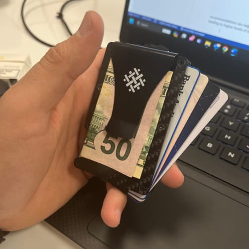 Customer photo review — CARBONIZE || 3K Twill Carbon Fiber Wallet (Glossy Finish)